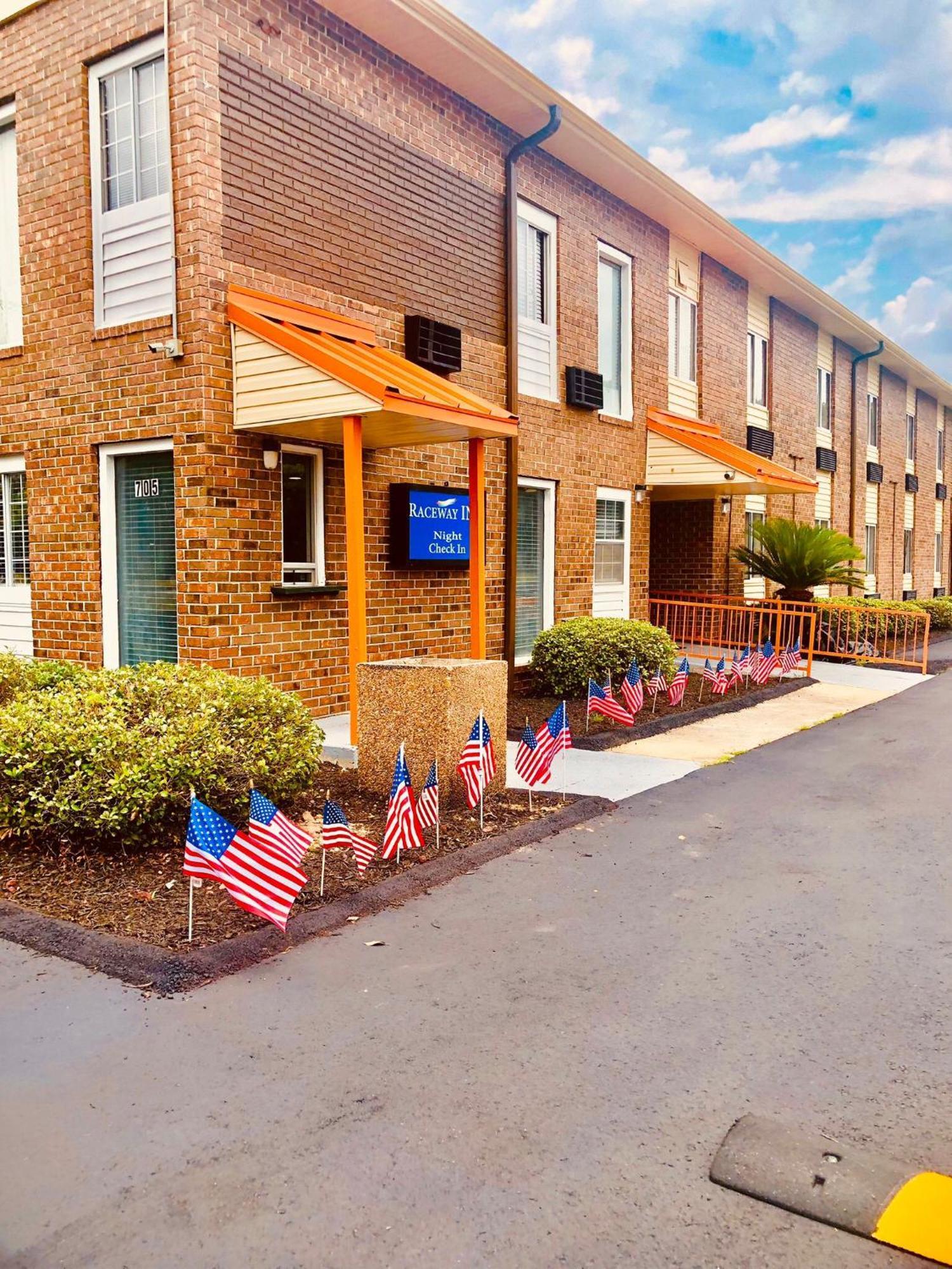 Raceway Inn Darlington Exterior photo